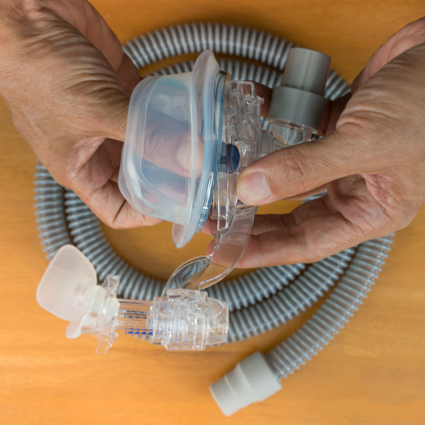 Tips on How to Properly Clean Your CPAP, APAP & BiPAP (And Make It Easier)