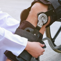 Fitting and adjusting Knee Brace